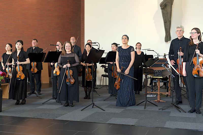 Leila Schayegh mit der Neuen Philharmonie Westfalen