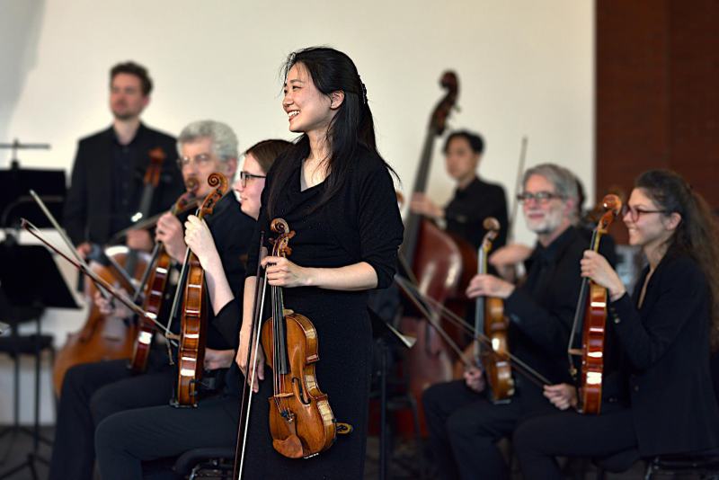 Leila Schayegh mit der Neuen Philharmonie Westfalen