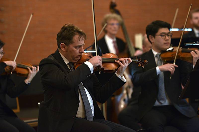 Eric Quirante Kneba mit der Neuen Philharmonie Westfalen