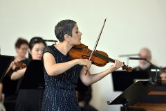 Leila Schayegh mit der Neuen Philharmonie Westfalen